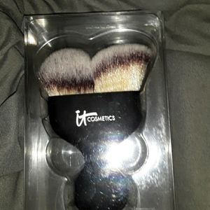 IT Cosmetics Highlights and Contour Brush